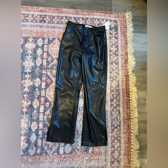 Abercrombie Split-Hem Vegan Leather 90s Straight Pant - brand new with tags - Picture 4 of 4